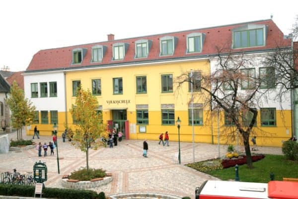 Volksschule Brunn am Geb.